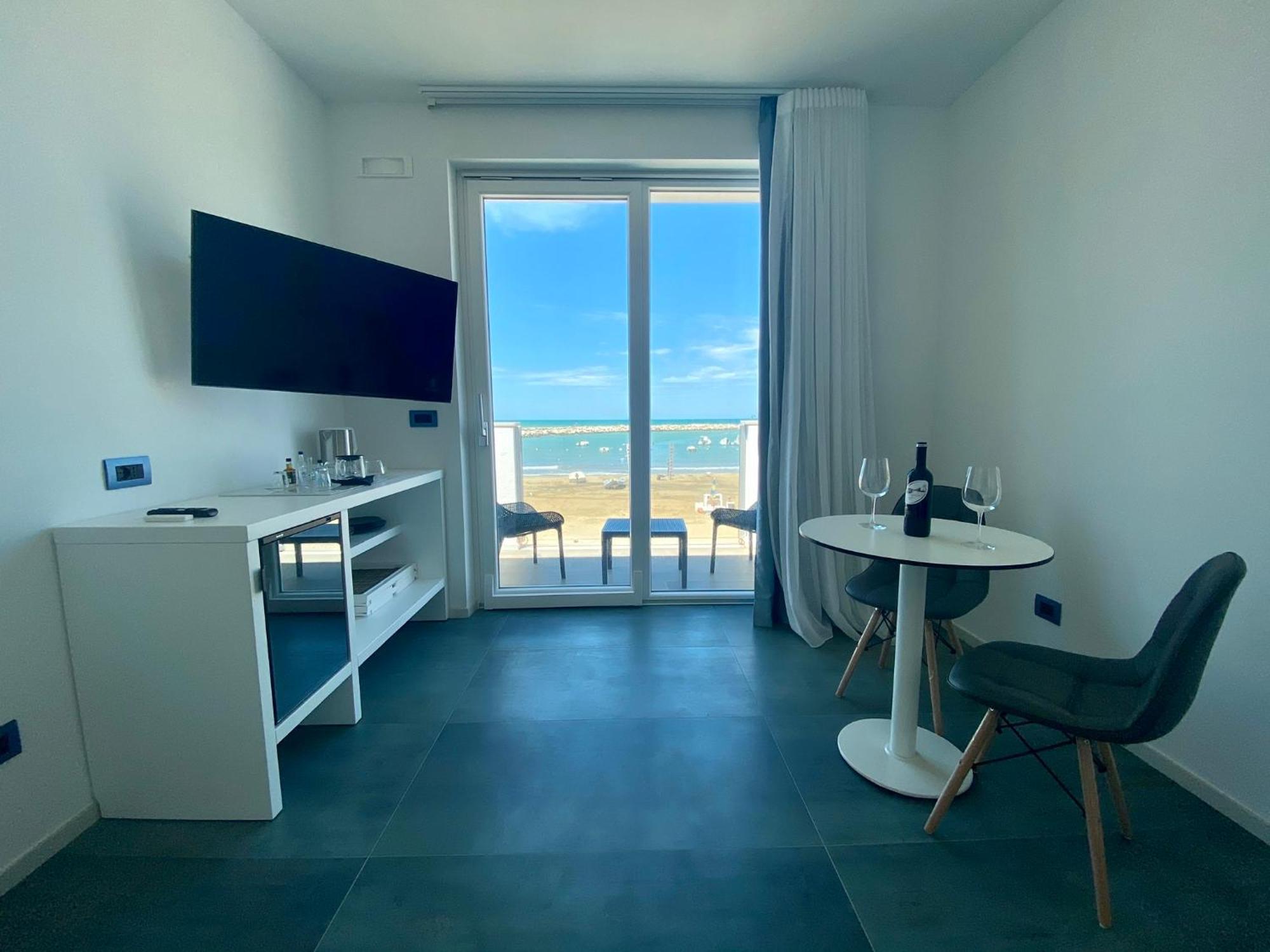 Marina Bay Beach Suites Peschici Exterior photo