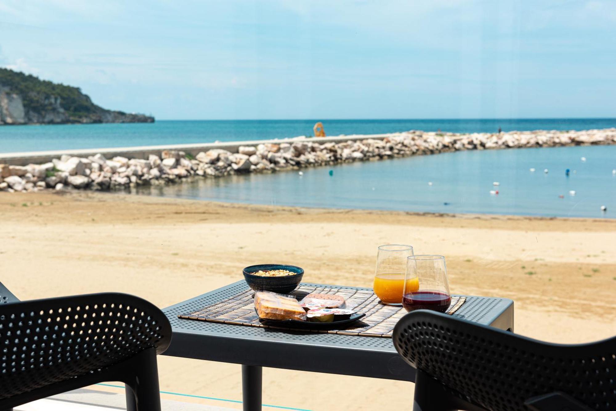 Marina Bay Beach Suites Peschici Exterior photo